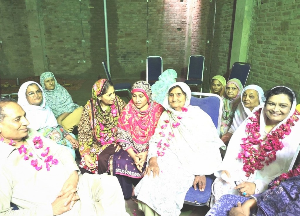 Dr. Alia, Family photographs